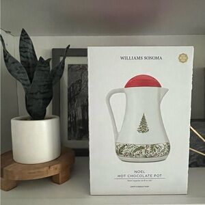 Williams Sonoma Festive Hot Chocolate Pot NWT🎄